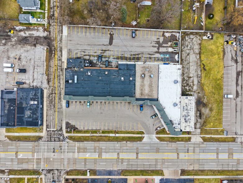 More Photos Of 1052-1072 W Huron St, Waterford Freestanding For Lease