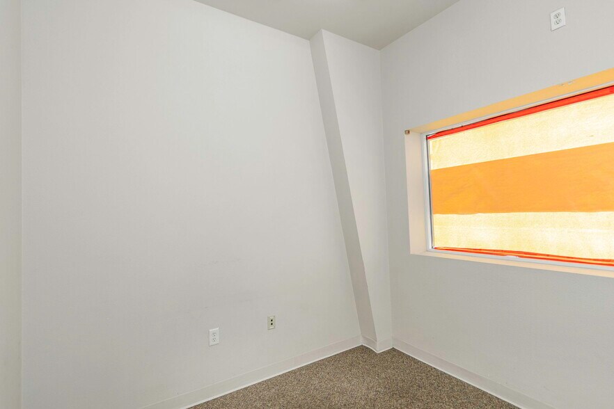 More Photos Of 16547 US Highway 19, Hudson Showroom For Lease