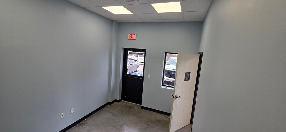 More Photos Of 5818 S 107th East Ave, Tulsa Warehouse For Lease