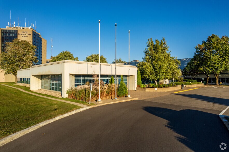More Photos Of 6800 Rte Transcanadienne, Pointe-claire Industrial For Sale