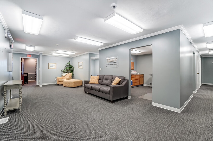 More Photos Of 146 N Breiel Blvd, Middletown Medical For Sale