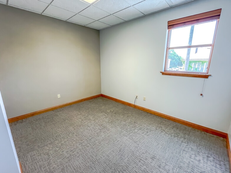 More Photos Of 123 N Main St, Crown Point Coworking Space