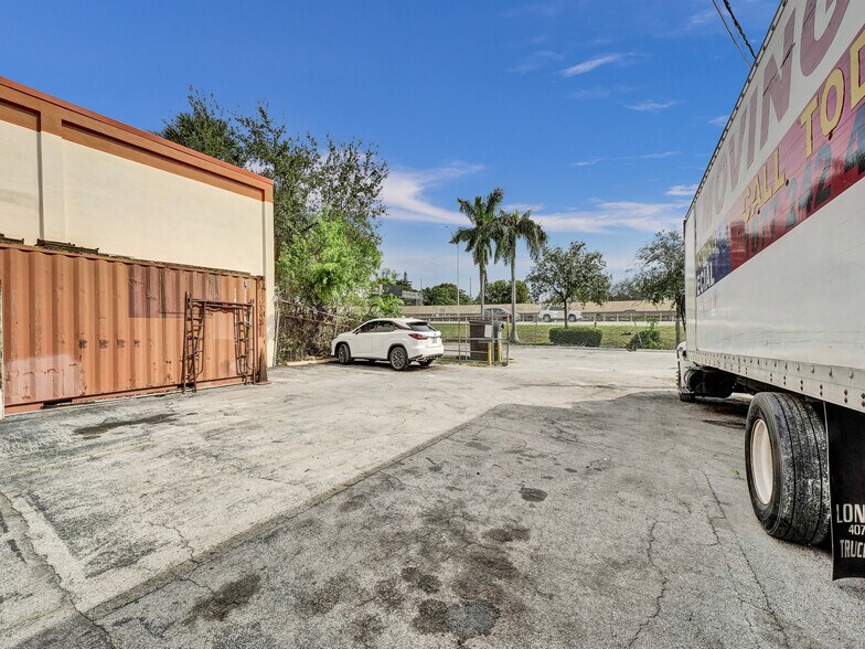 More Photos Of 10812-10818 NW 6th Ct, Miami Warehouse For Sale