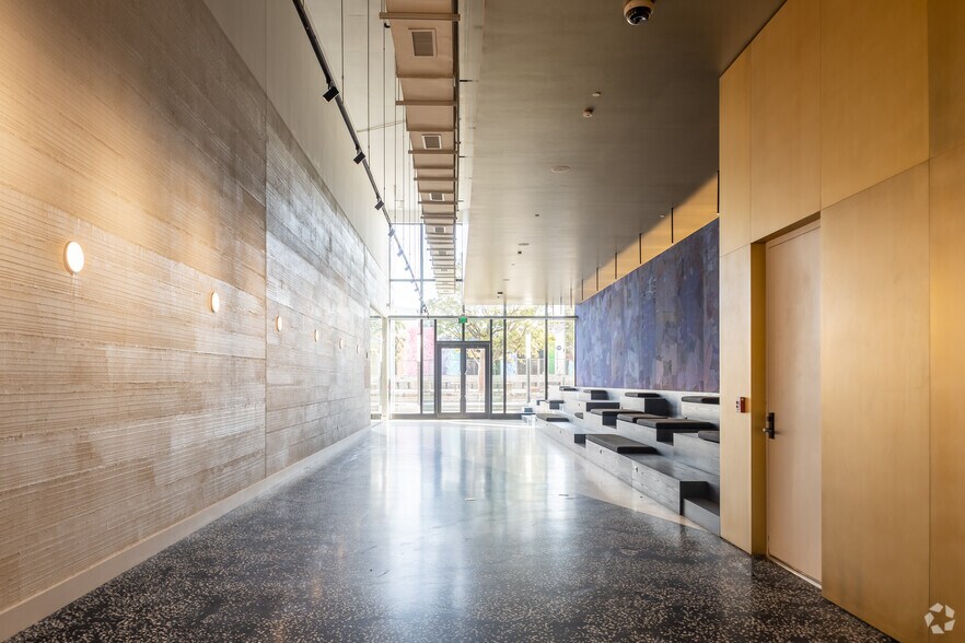 More Photos Of 545 NW 26th St, Miami Office For Lease