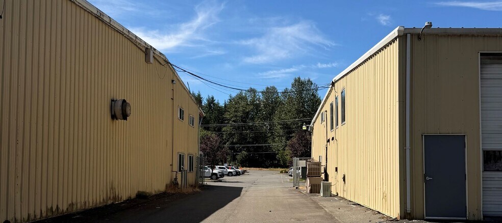 More Photos Of 20215-20217 Cedar Valley Rd, Lynnwood Warehouse For Sale
