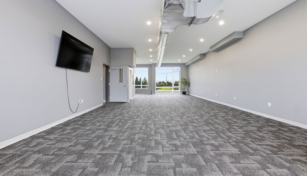 More Photos Of 2500 St. Laurent Blvd, Ottawa Medical For Sale