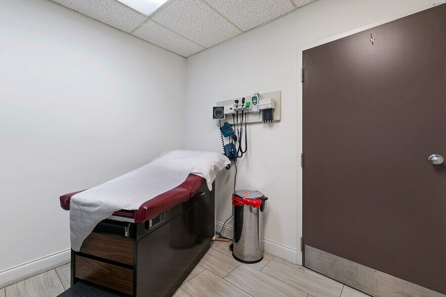 More Photos Of 2280 W Atlantic Ave, Delray Beach Medical For Sale