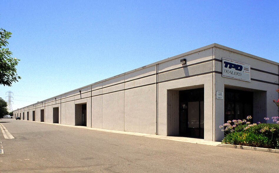 More Photos Of 8530 Fruitridge Rd, Sacramento Warehouse For Lease