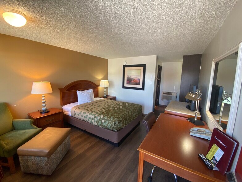 More Photos Of 408 Yakima Valley Hwy, Sunnyside Hotel For Sale