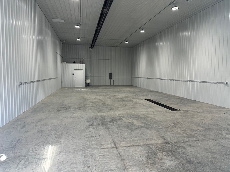 More Photos Of 4501 Pro Farmer Rd SW, Cedar Rapids Warehouse For Lease