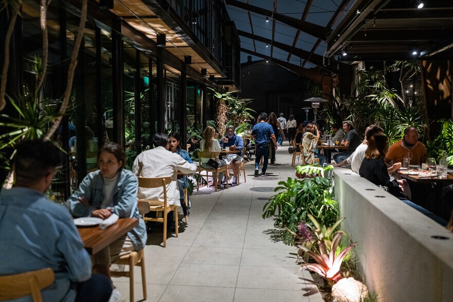 More Photos Of 2419-2425 Michigan Ave, Santa Monica Loft Creative Space For Lease