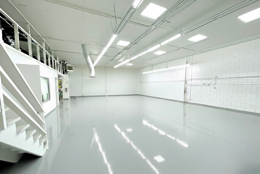 Primary Photo Of 1166 Independence Ave, Mountain View Warehouse For Lease