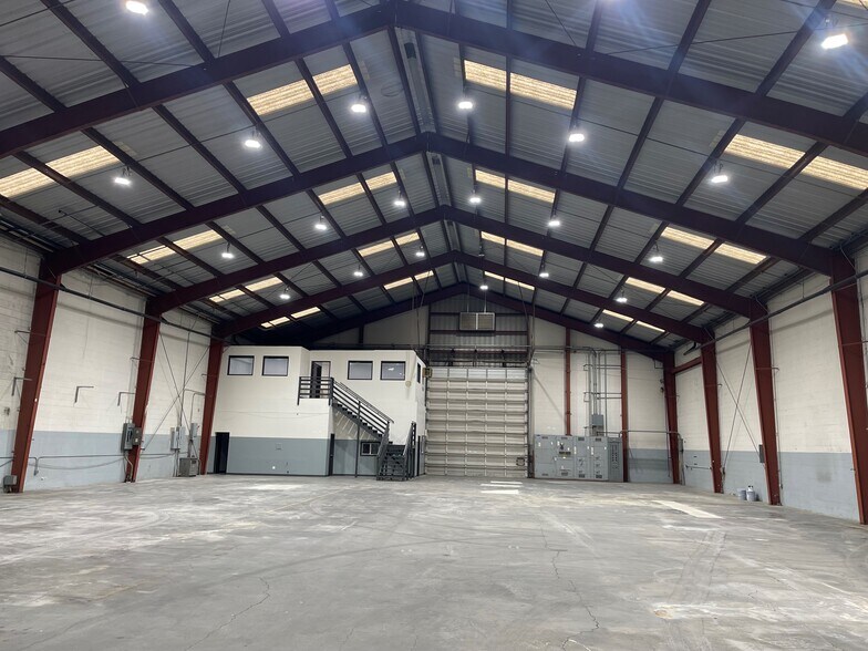 More Photos Of 2135 W 15th St, Long Beach Warehouse For Lease