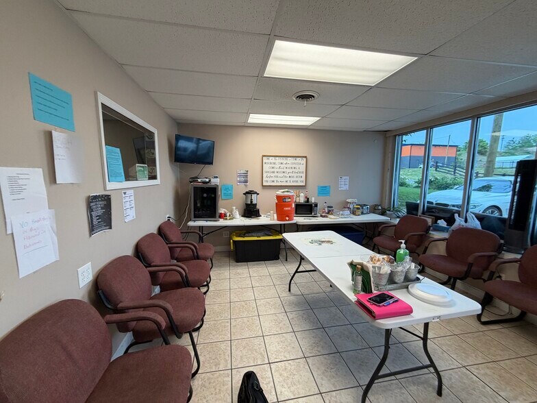 More Photos Of 205 S Armstrong Rd, Rogersville Loft Creative Space For Sale