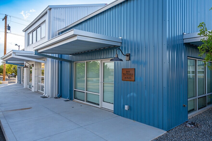 More Photos Of 1189 Parkway Dr, Santa Fe Showroom For Sale