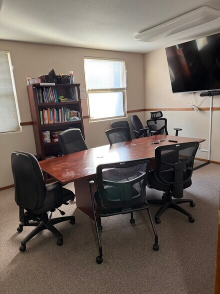 More Photos Of 1128 Broadway St, Longview Office For Sale