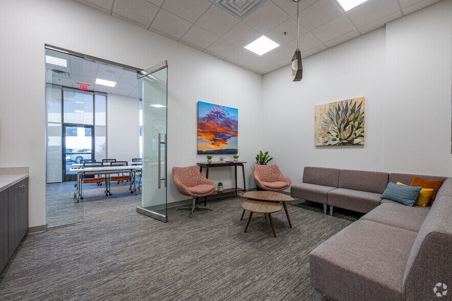More Photos Of 1300 Summit Ave, Fort Worth Office For Lease