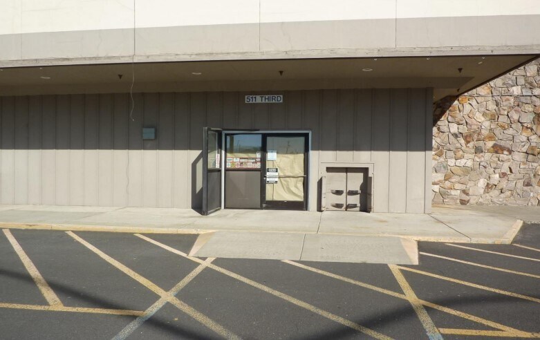 More Photos Of 511 3rd St, Clarkston General Retail For Lease