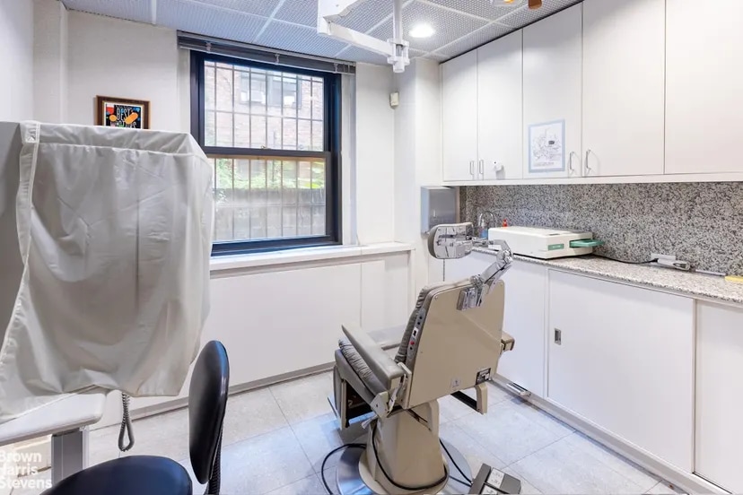 More Photos Of 115 E 61st St, New York Medical For Sale