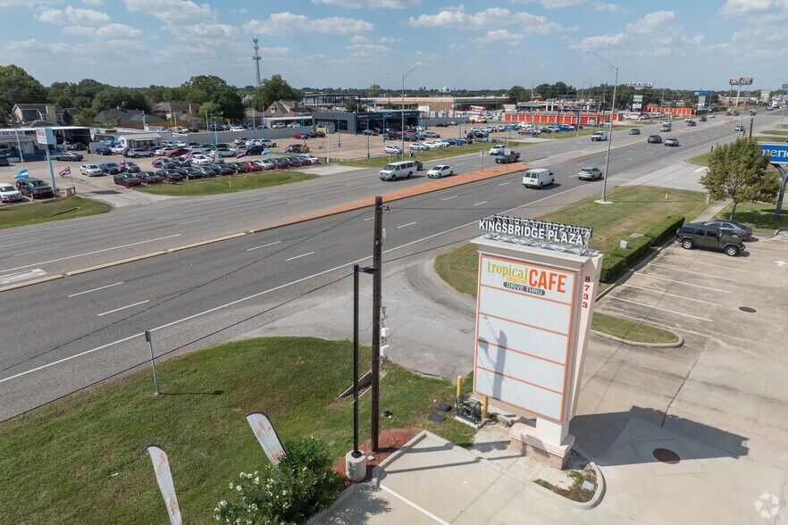More Photos Of 8733 Hwy 6 S, Houston Restaurant For Lease
