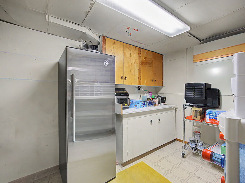 More Photos Of 10423 SE 23RD Ave, Portland Medical For Sale