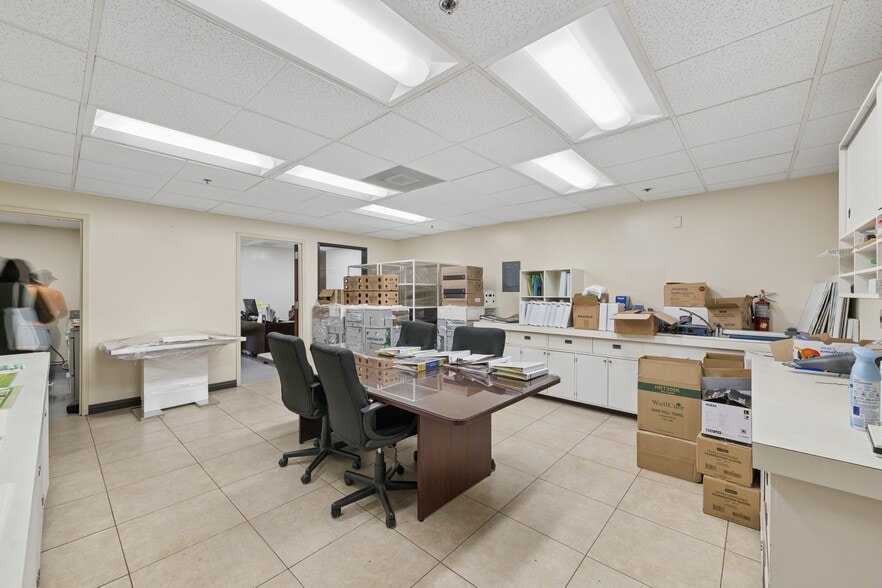 More Photos Of 1381 E 6th St, Los Angeles Food Processing For Lease