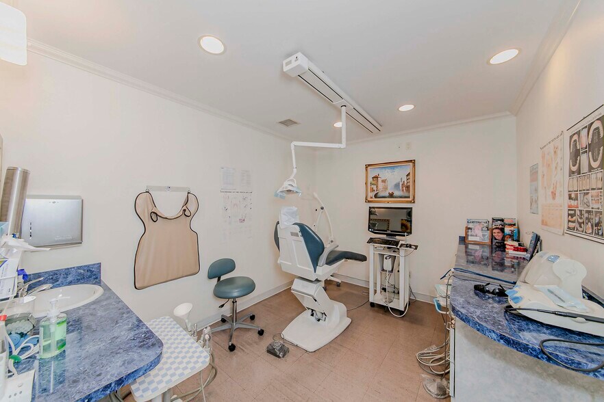 More Photos Of 1629 Crenshaw Blvd, Torrance Office Residential For Sale
