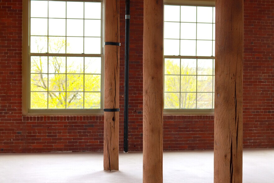 165 Thorndike St, Lowell, MA 01852 Lofts/Showrooms For Lease