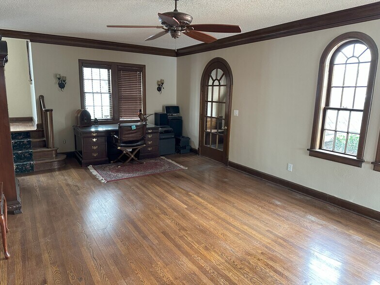 More Photos Of 2405 Broadway St, Lubbock Office For Sale