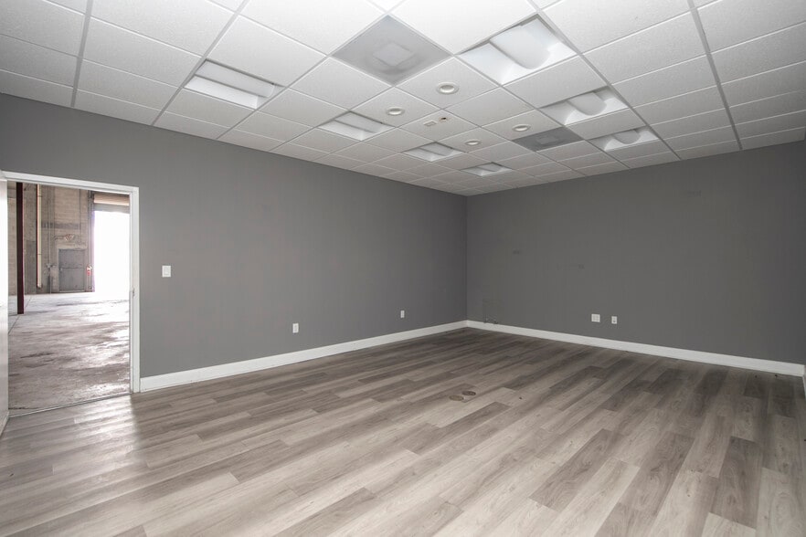 More Photos Of 6451 E Rogers Cir, Boca Raton Light Manufacturing For Lease