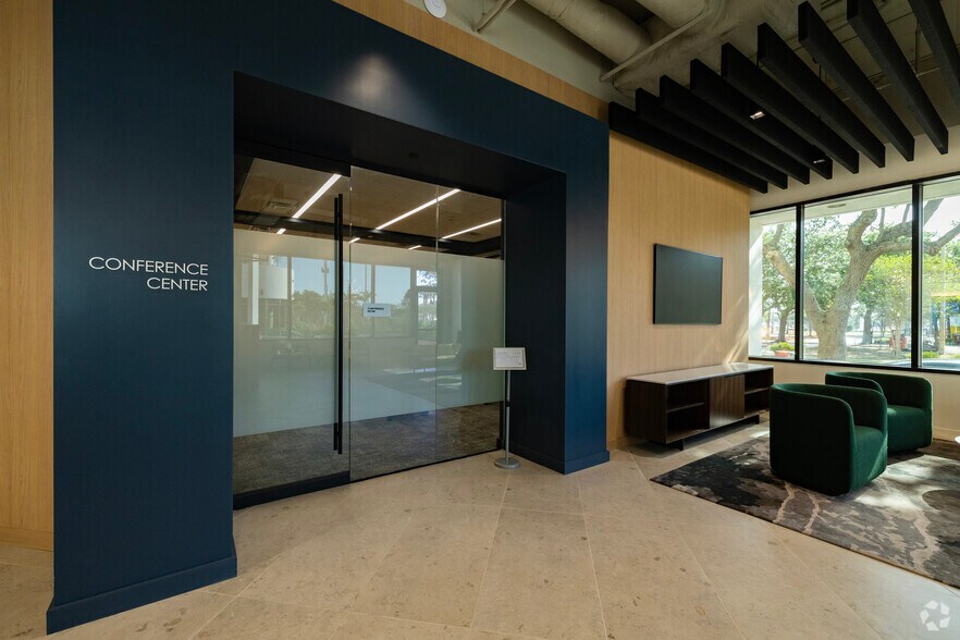 More Photos Of 100 2nd Ave S, Saint Petersburg Office For Lease