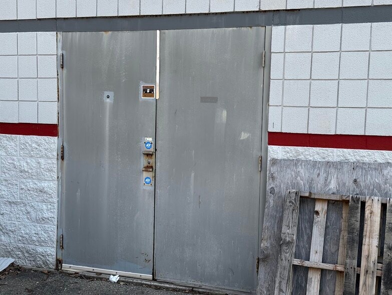 More Photos Of 4357-4359 Highland Rd, Waterford Industrial For Lease