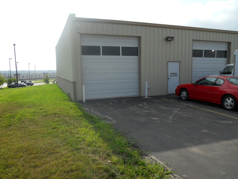 More Photos Of 11529-11531 Portal Rd, La Vista Warehouse For Lease