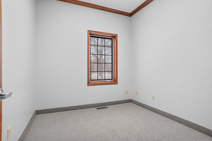 More Photos Of 120 W Aurora Rd, Northfield Medical For Lease