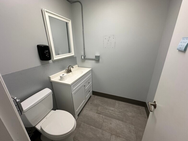 More Photos Of 519 E Walnut St, Springfield Office Residential For Sale