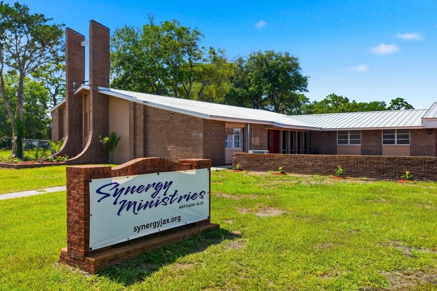 More Photos Of 8075 Lone Star Rd, Jacksonville Religious Facility For Sale