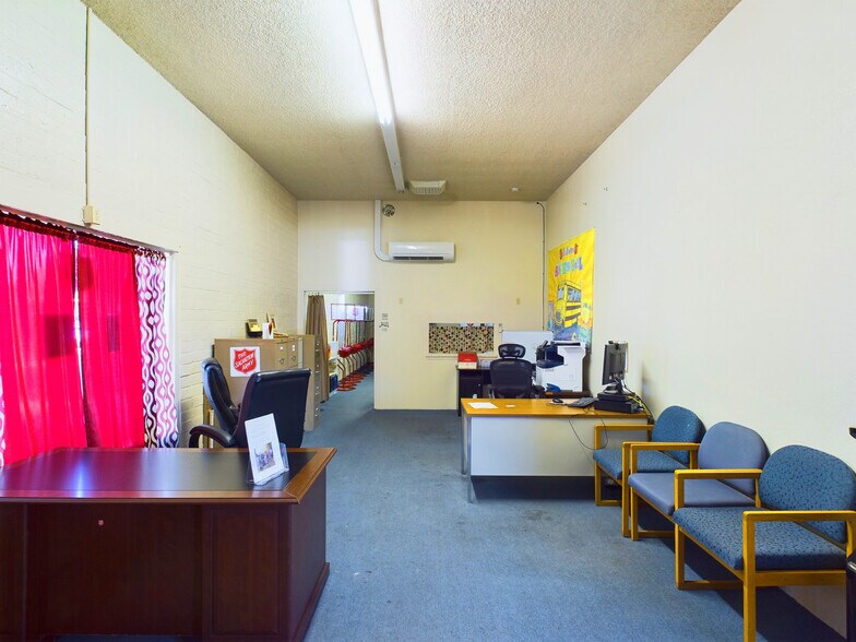 More Photos Of 14420 Lakeshore Dr, Clearlake Office For Sale