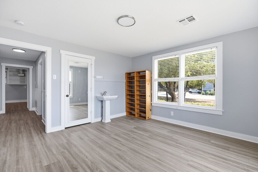More Photos Of 208 E Hwy 79 St, Hutto Daycare Center For Lease