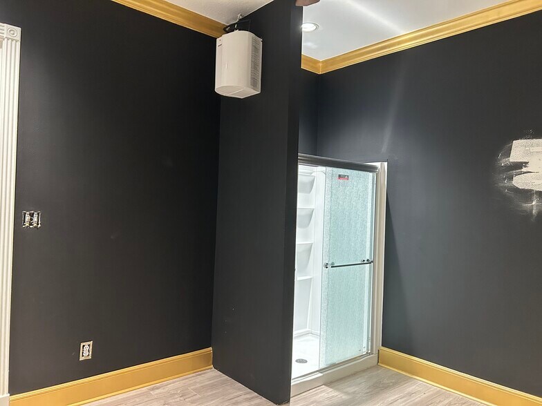 More Photos Of 12832 Willow Centre Dr, Houston Office Residential For Sale