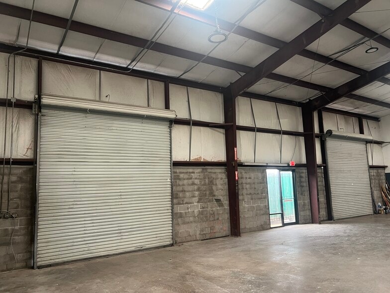More Photos Of 4005 Osage St, Houston Warehouse For Lease
