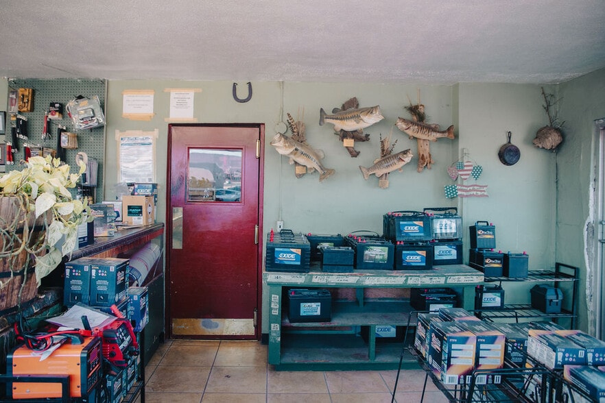 More Photos Of 601 S School Ave, Fayetteville Auto Repair For Sale