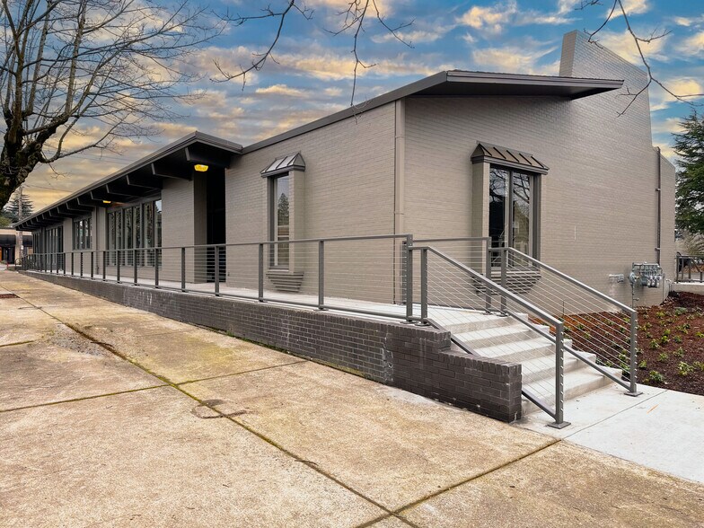 More Photos Of 3233 N Lombard St, Portland Fast Food For Lease