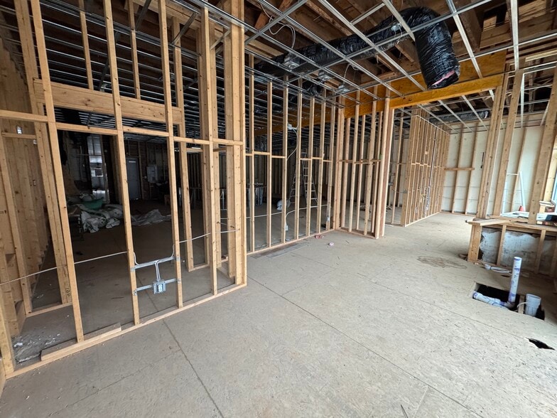 More Photos Of 1800 Rozzelles Ferry Rd, Charlotte Storefront For Lease