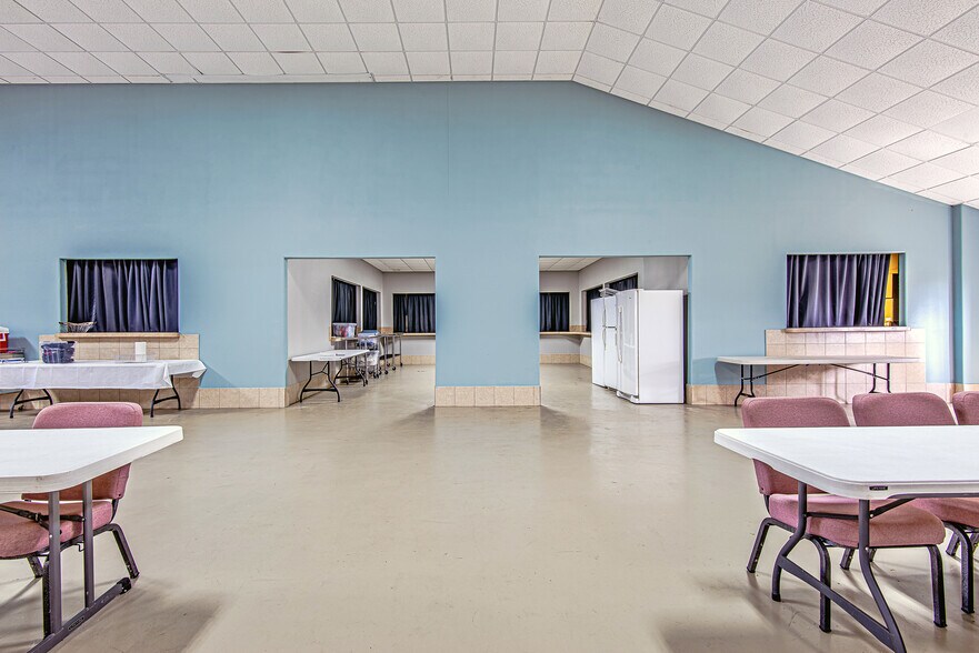 More Photos Of 1719 Huffman-Eastgate Rd, Huffman Showroom For Sale