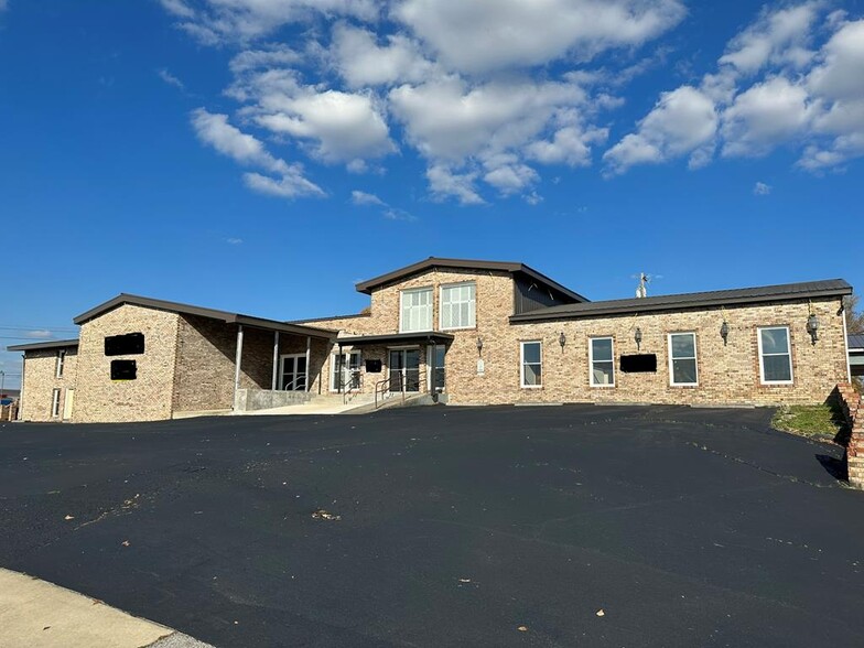 Primary Photo Of 456 N Main St, Crossville Office For Lease