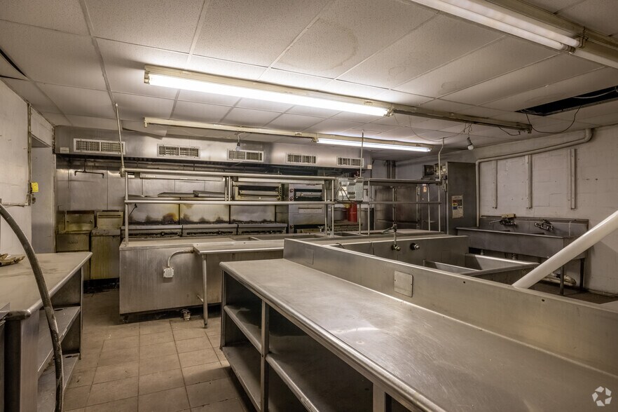 More Photos Of 510 Summit Ave, Jersey City Restaurant For Sale