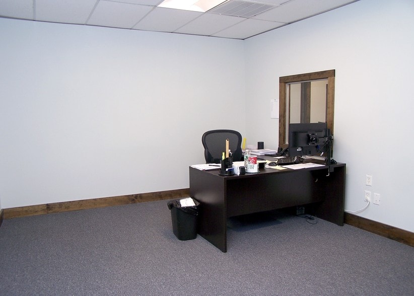 More Photos Of 627 Horseblock Rd, Farmingville Loft Creative Space For Sale