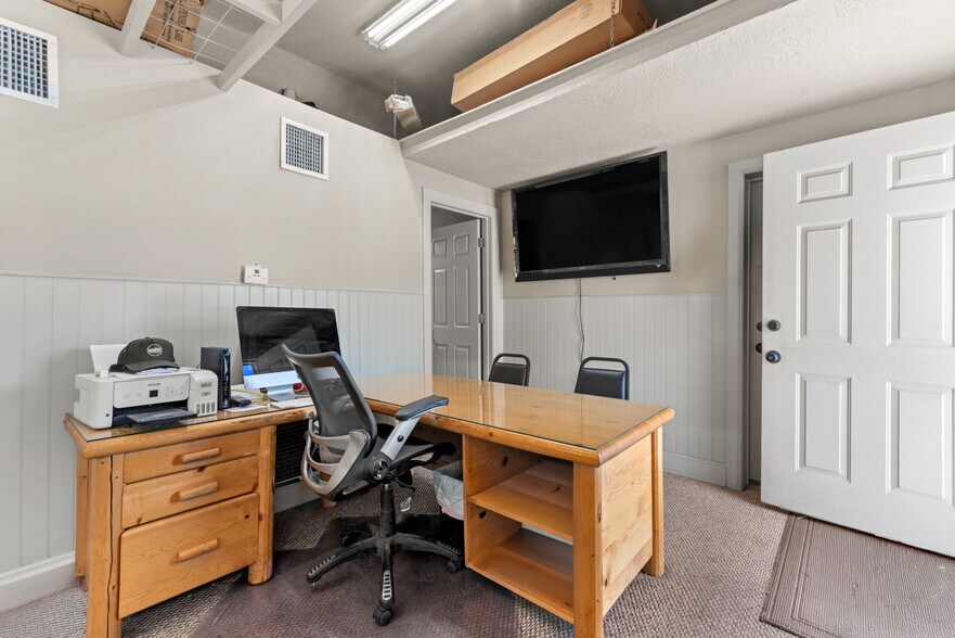 More Photos Of 225 W State St, Lehi Auto Dealership For Sale