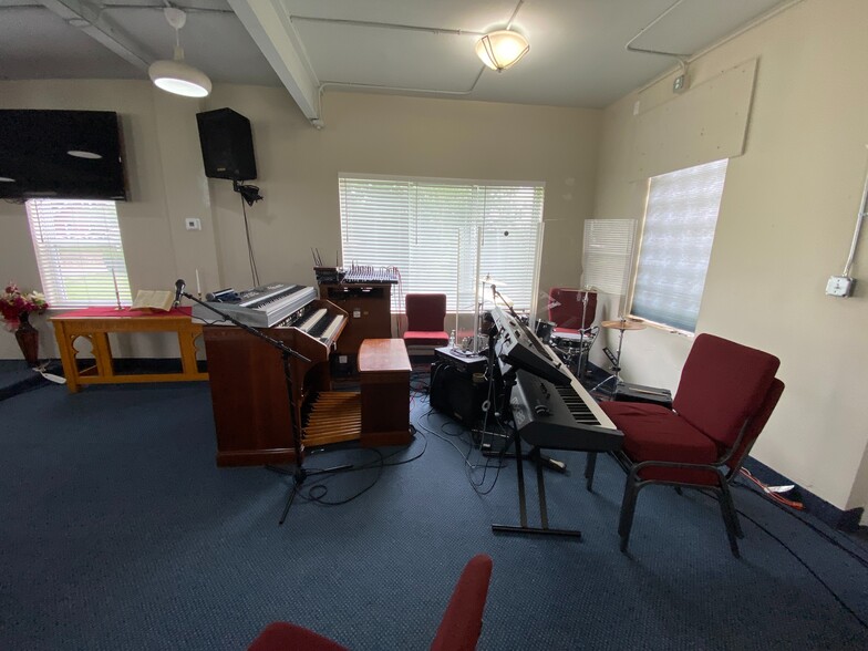 More Photos Of 416 River Rd, Quantico Office For Sale