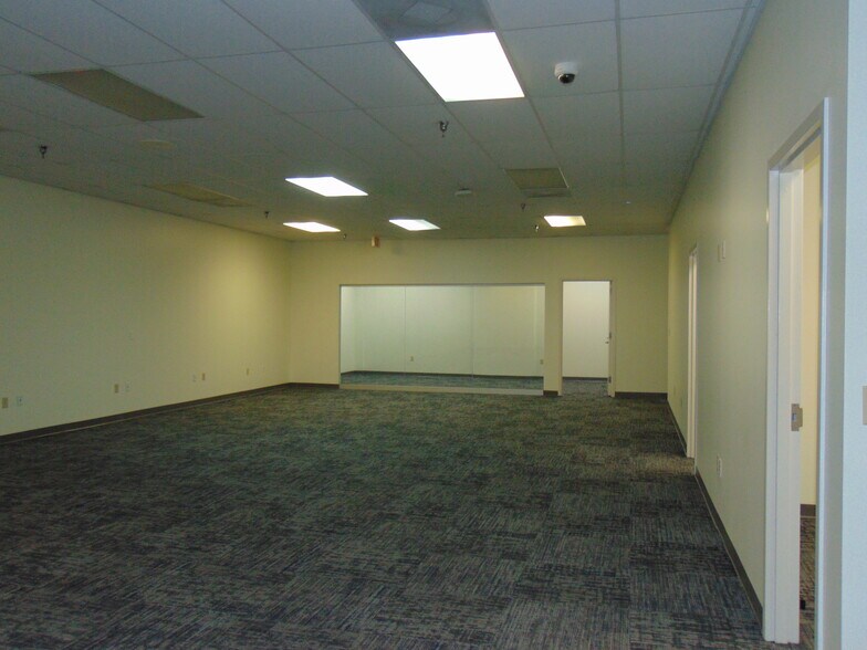 More Photos Of 4913 W Laurel St, Tampa Flex For Lease